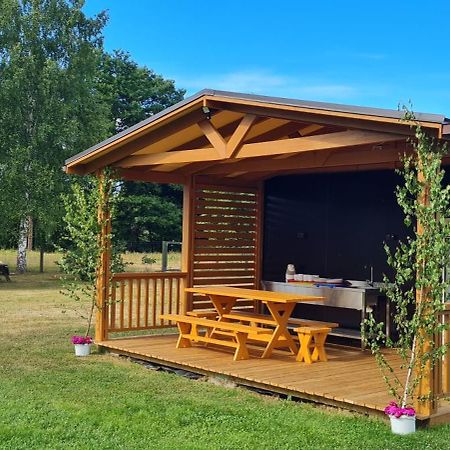 Kempings Stieres Un Majas Virtuve Upesgriva Extérieur photo