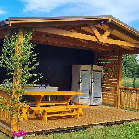 Kempings Stieres Un Majas Virtuve Upesgriva Extérieur photo