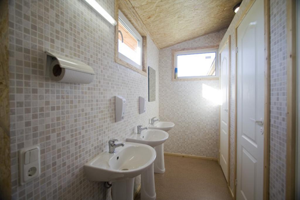 Kempings Stieres Un Majas Virtuve Upesgriva Extérieur photo